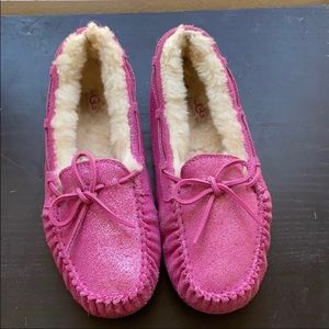 UGG